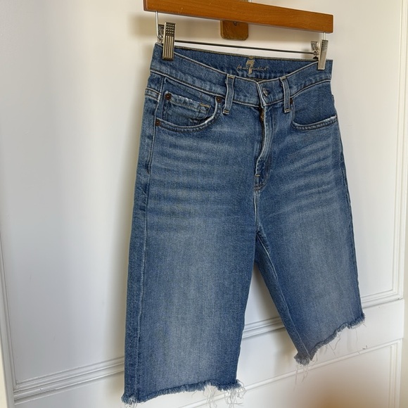 7 FOR ALL MANKIND High Waist Bermuda Denim Shorts Size 26 Medium Wash Raw Hem - Picture 3 of 15